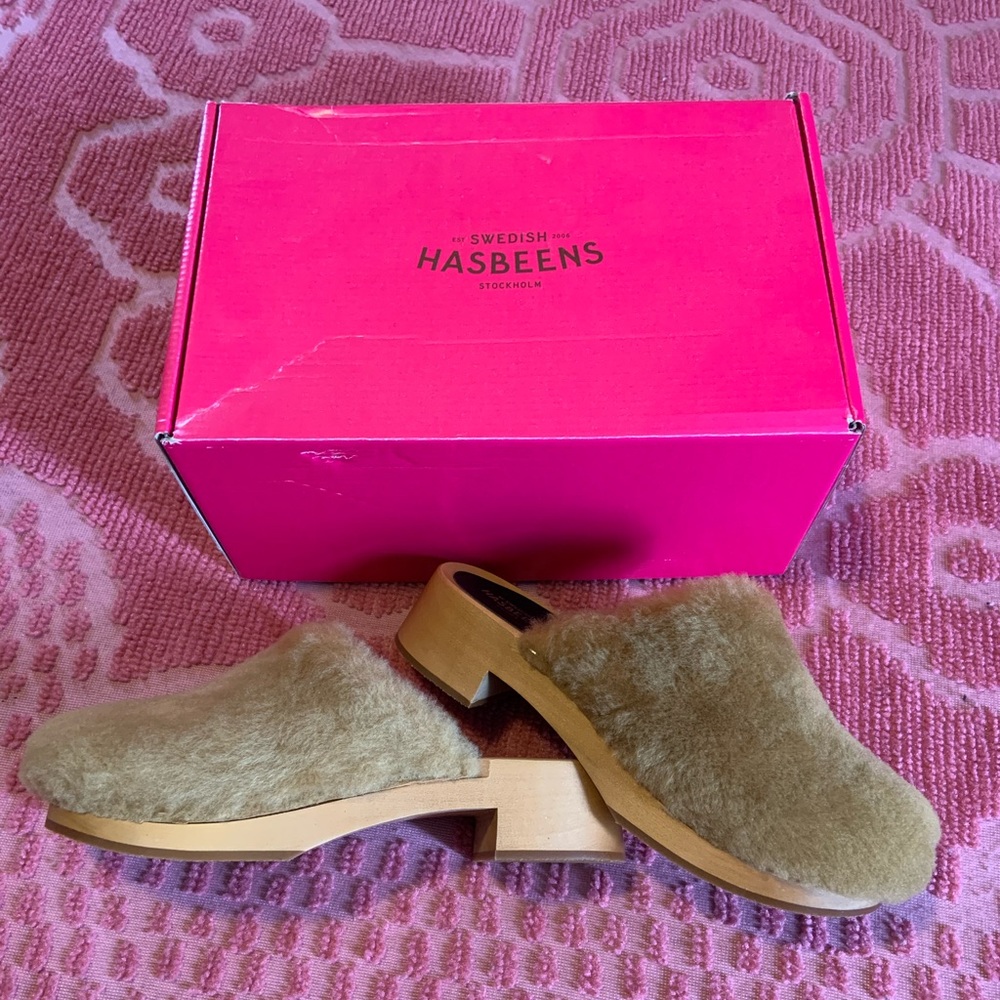 NWT Swedish Hasbeens fluffy clog. Size 37.